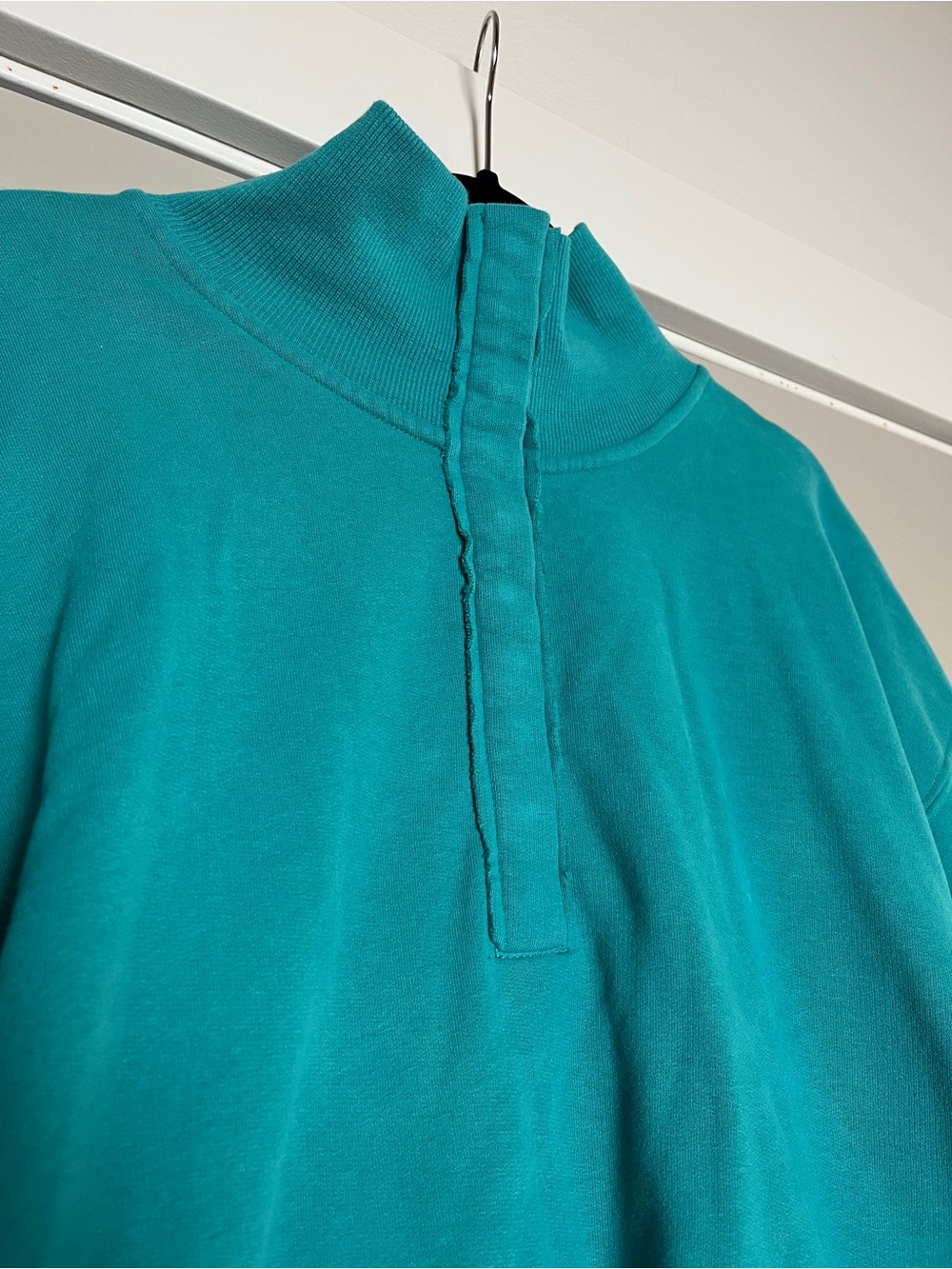 Women’s Teal Joy Lab Cropped Athletic Top - Picture 3 of 4